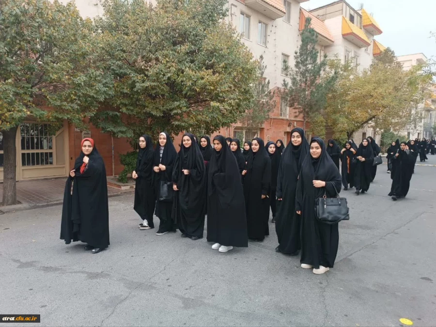 حضور دانشجو معلمان مرکز عترت روز مبارزه با استکبار جهانی در حرم شهدای گمنام  3